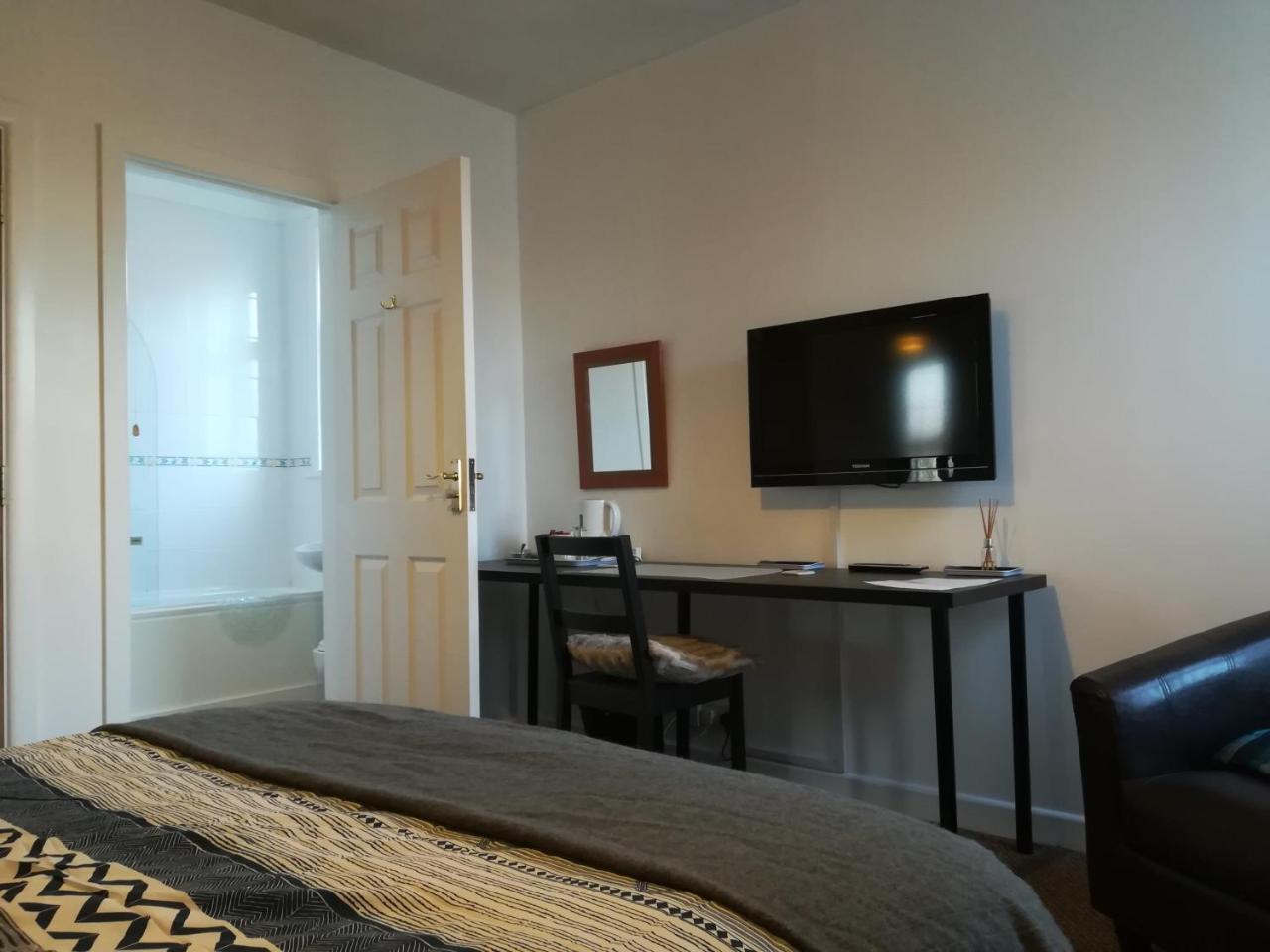Crestwell House Bed & Breakfast Eastleigh Bagian luar foto