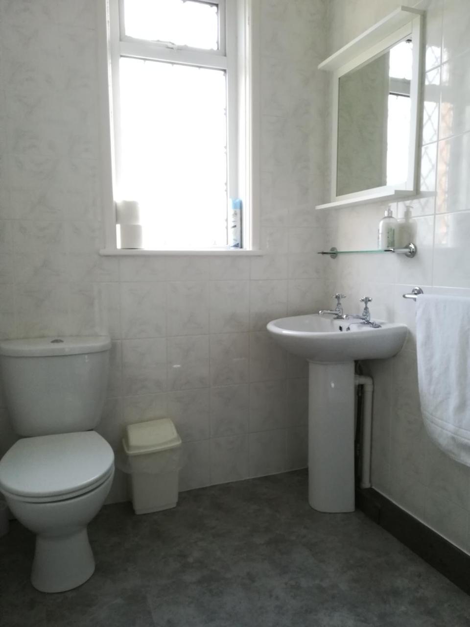 Crestwell House Bed & Breakfast Eastleigh Bagian luar foto